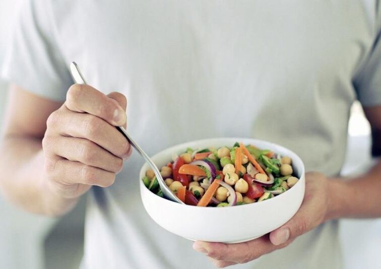 eating vegetable salad for potential